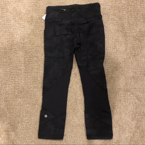 NWT Lululemon CAMO Print Pace Rival Crop Pants - Picture 3 of 3